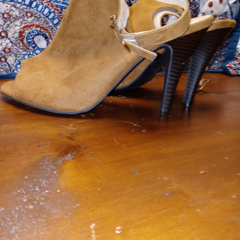 Shoes - Picture 3 of 5